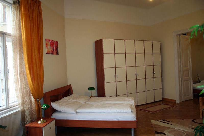 A Pousada Walking Bed Budapest Downtown Exterior foto